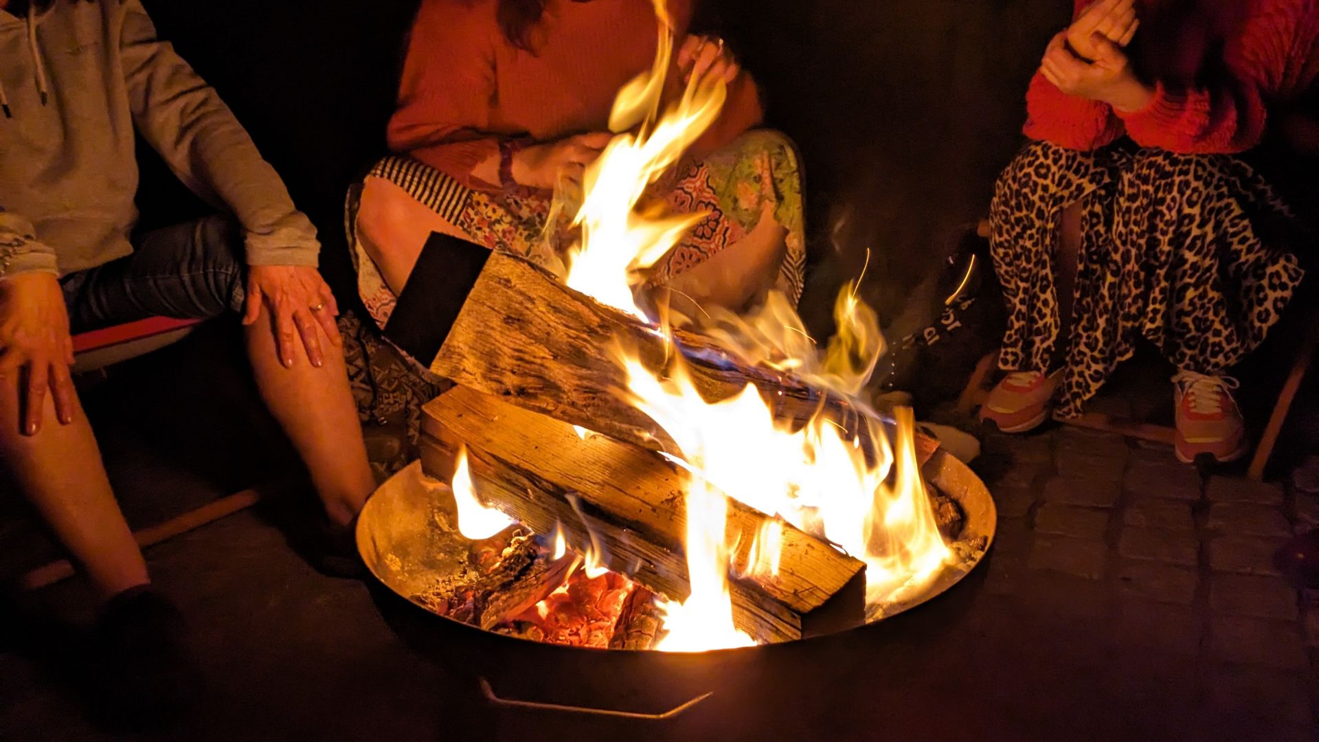 Feierabendhock am Lagerfeuer