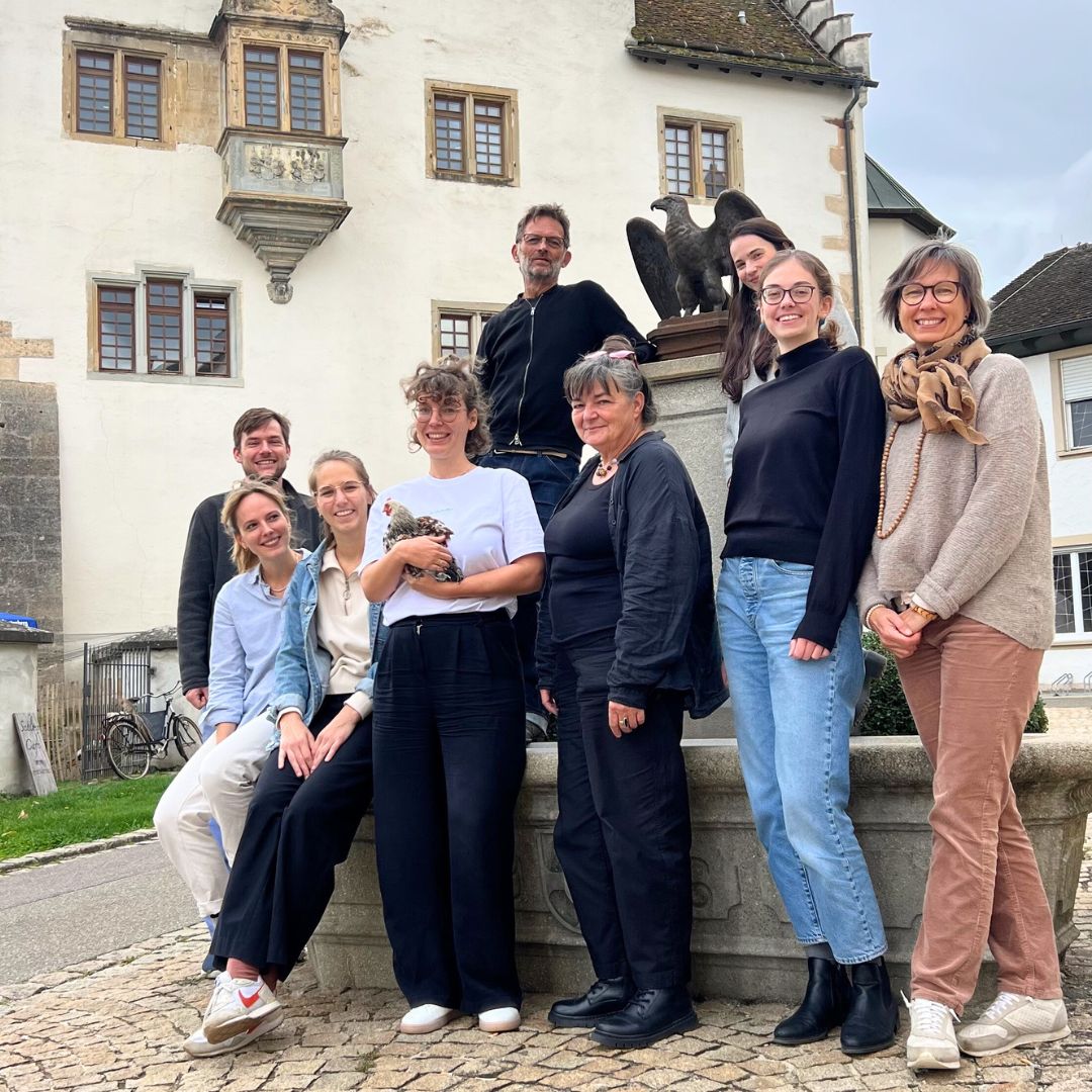 Gruppenfoto am Brunnen