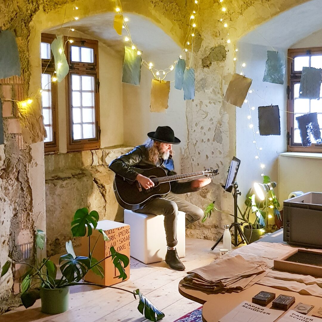 Vernissage mit Gitarre