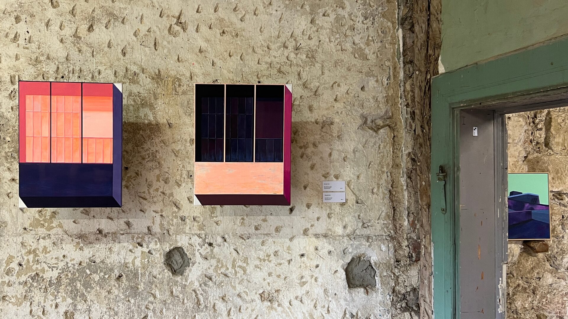 Kein Titel (1920 x 1080 px).zip - 3 Ausstellungsebene mit Stuhl
